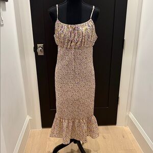 Chic Floral Midi Dress with Ruffle Hem